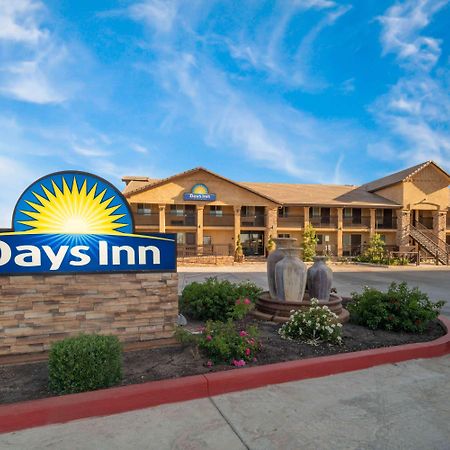 Days Inn By Wyndham Galt - Elk Grove South Экстерьер фото