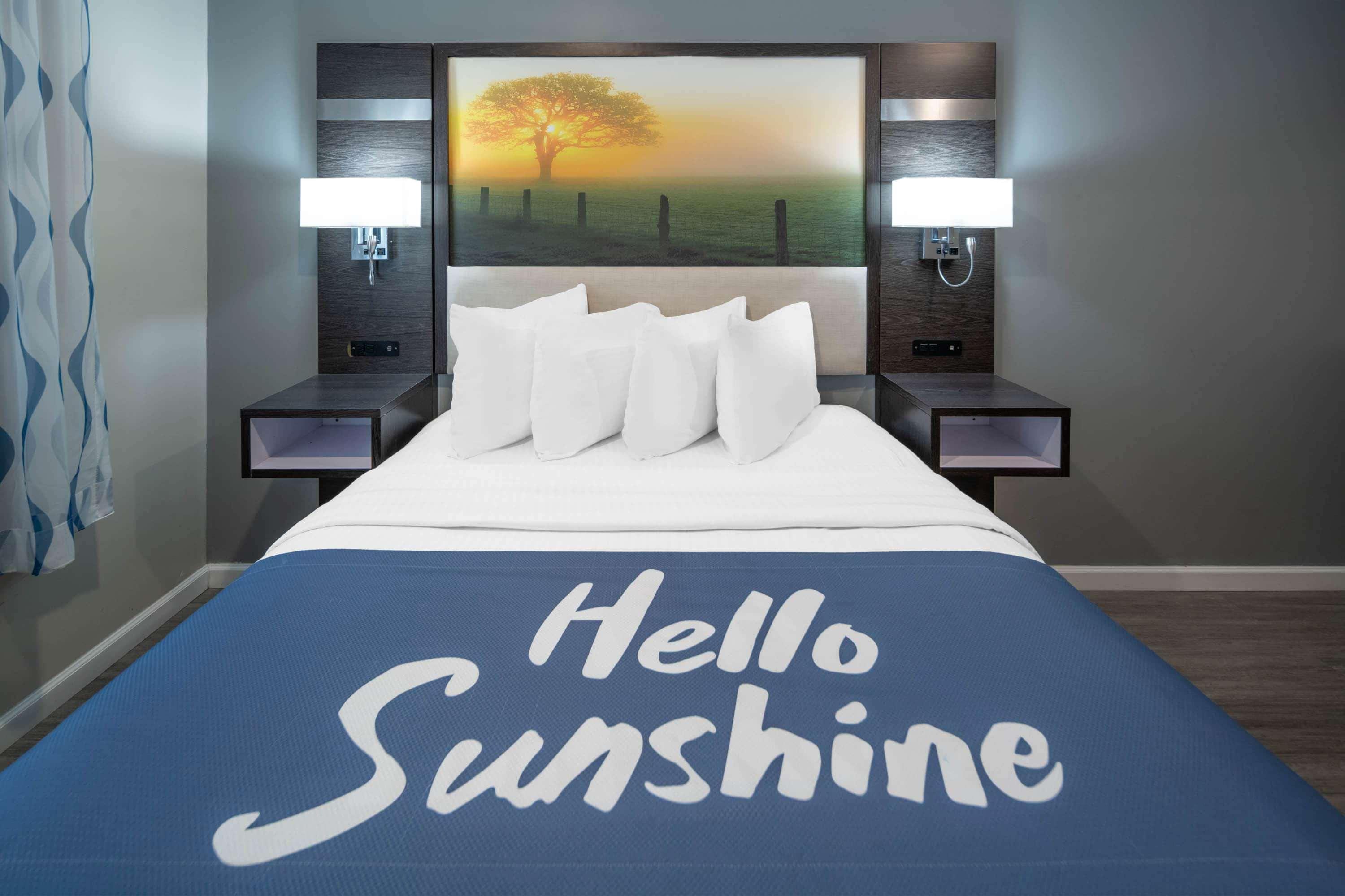Days Inn By Wyndham Galt - Elk Grove South Экстерьер фото