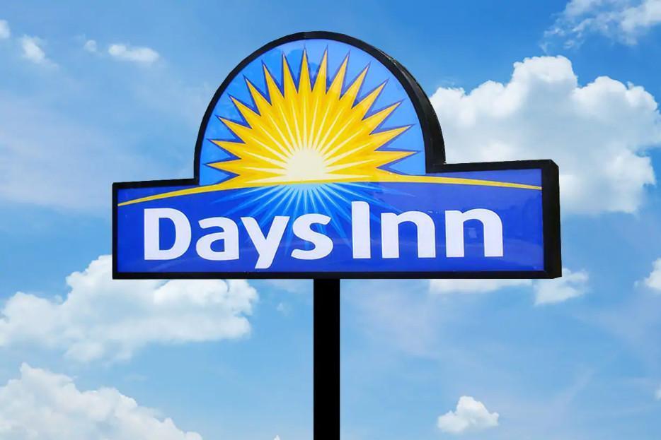 Days Inn By Wyndham Galt - Elk Grove South Экстерьер фото