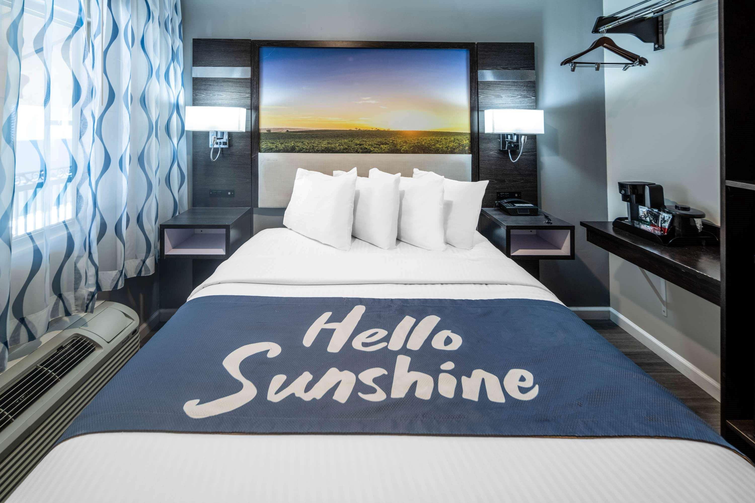 Days Inn By Wyndham Galt - Elk Grove South Экстерьер фото